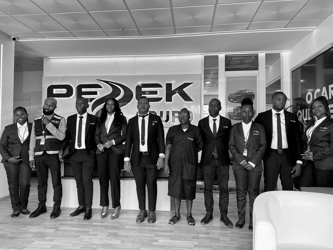Equipa de colaboradores da PEPEK GRUPO na sede
